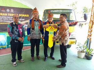 KTB Donasikan 1 Unit Fuso Canter Euro 4 Bagi SMK Bhakti Bangsa di Banjarbaru 