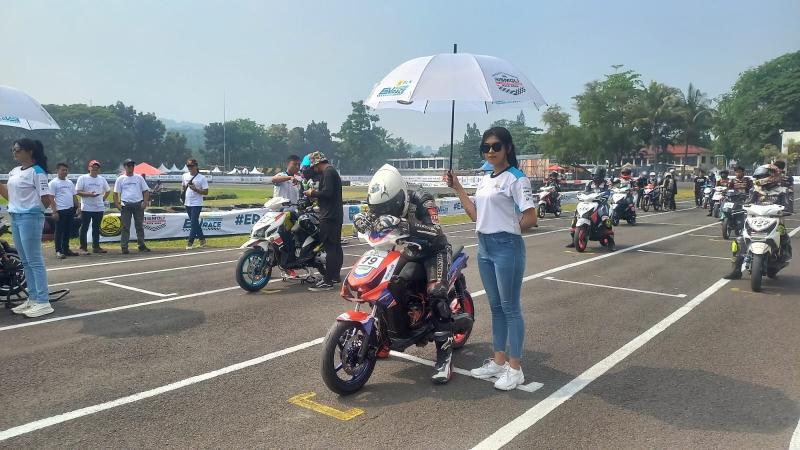 Balap Motor Listrik Konversi Pertama Di Dunia, PLN EV Conversion Race 2024 Seri I Berlangsung Meriah - Ade Rafi - Mobilinanews