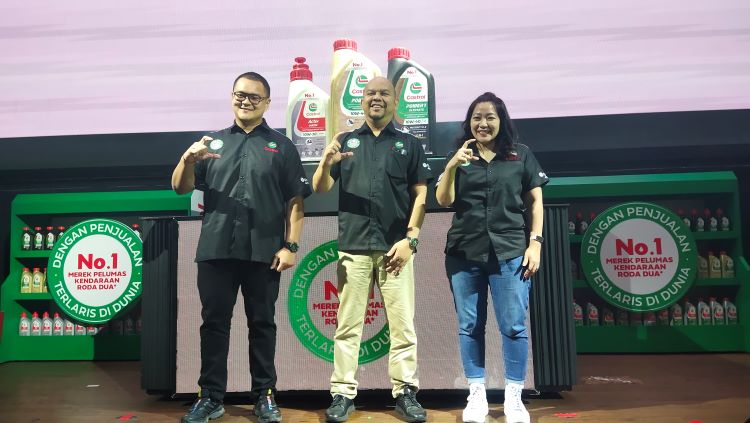 Petinggi Castrol Indonesia meluncurkan tiga produk oli baru untuk pemotor di Tanah Air