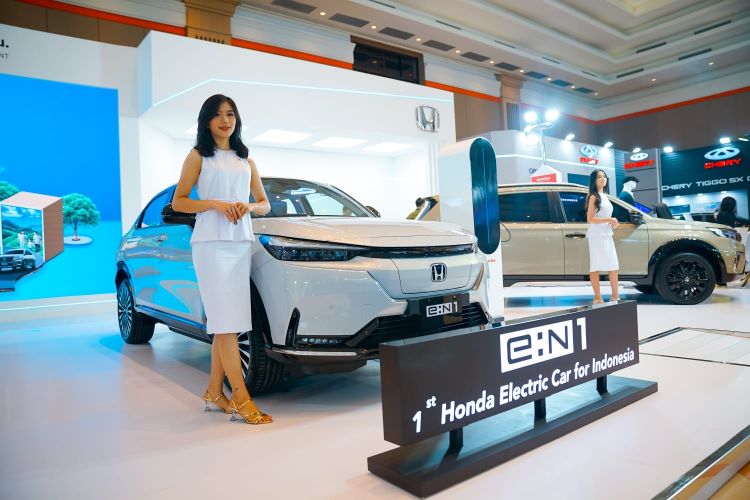 Mobil listrik Honda didispay di pameran GIIAS Bandung
