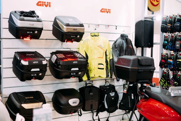 Ragam box GIVI Indoensia yang didisplay dalam sebuah pameran otomotif