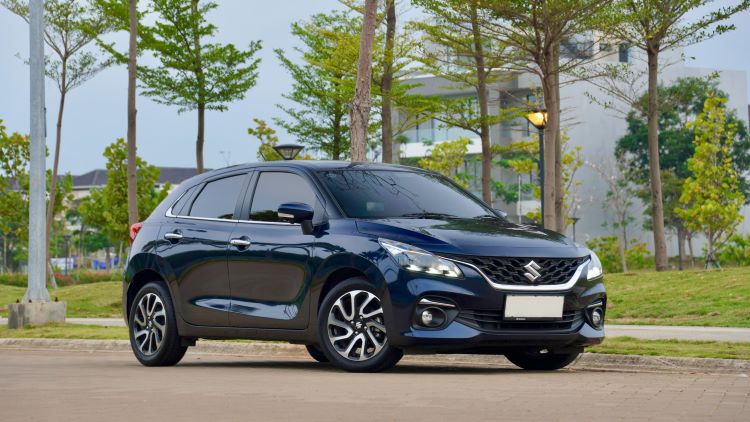 Tampilan Suzuki Baleno, mobil urban yang menjadi incaran keluarga muda