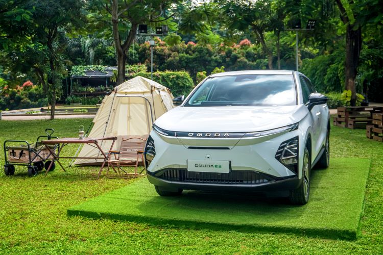 Tampilan mobil listrik OMODA E5 yang ramah lingkungan