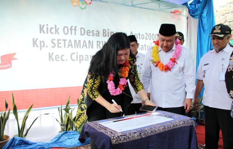 Petinggi Auto2000 meresmkan program Kampung Berseri Astra (KBA) di Depok