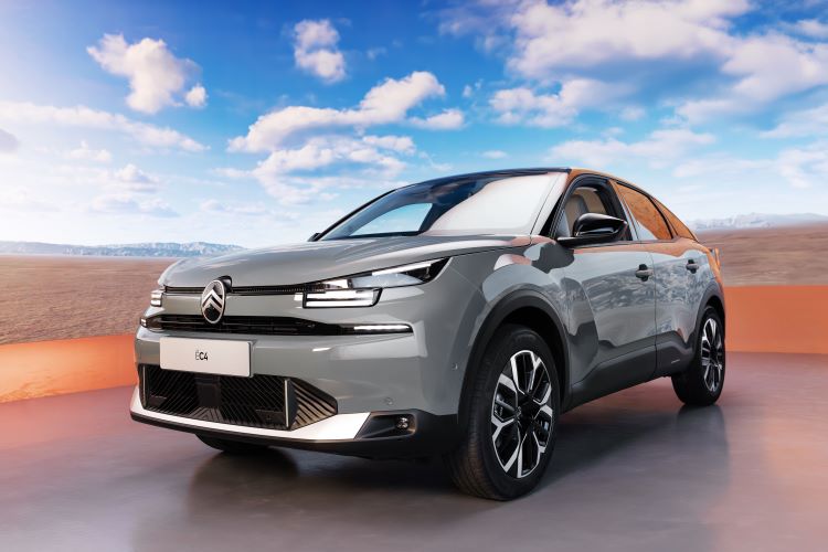 Tampilan mobil baru Citroen C4 yang futuristik