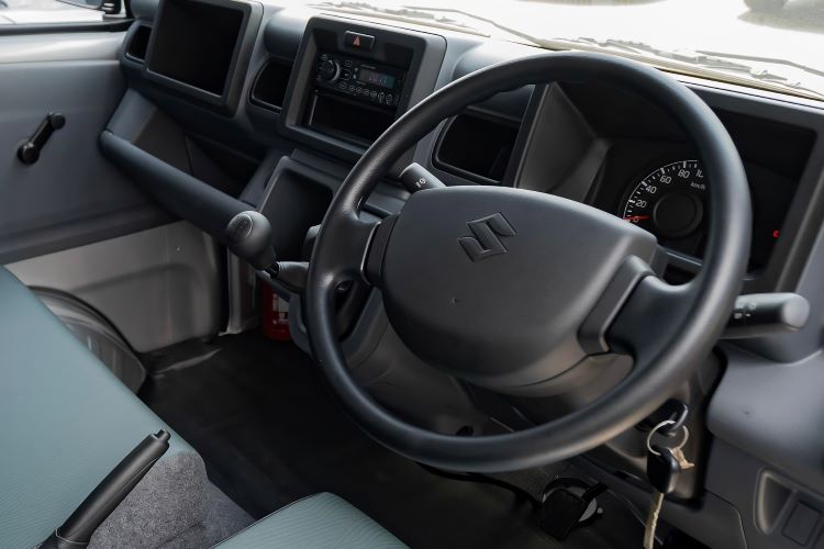 Suzuki New Carry menggunakan kunci immobilizer untuk menjamin keamanan unit