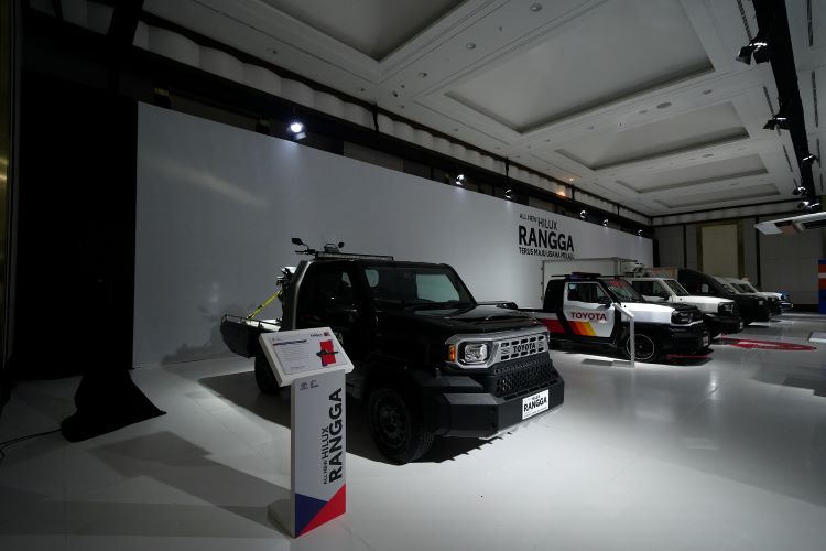 Deretan mobil Toyota Hilux Rangga yang menyita perhatian publik