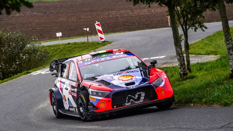 Thierry Neuville, me yingsongbgekar 2024 dari kokpit Hyundai I20 Rally1. (Foto: wrc)