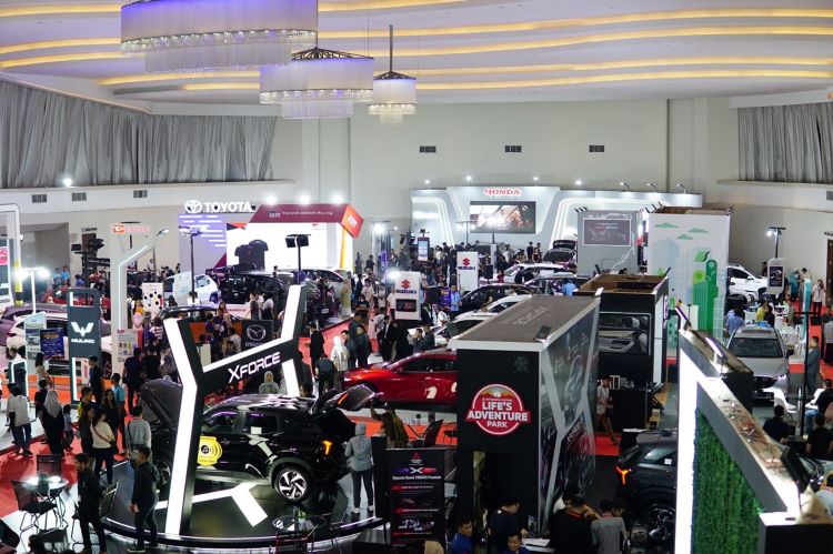 Pameran otomotif GIIAS Semarang yang menyedot perhatian banyak pihak