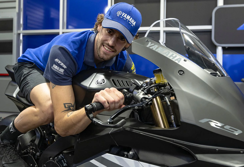 Stefano Manzi sap panaskan Kejuaraan Dunia Supersport  dengan Yamaha R9