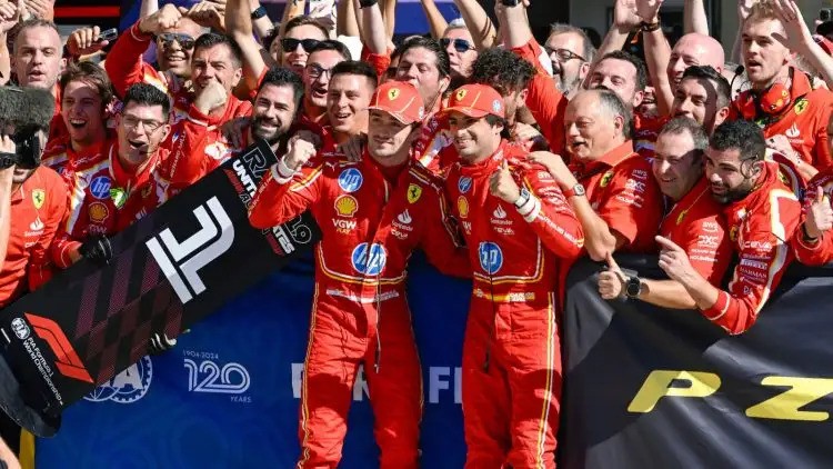 Charles Leclerc dan Carlos Sainz usai petik poin maksimal di AS, modal penting ke seri Meksiko pelan ini. (Foro: ferrari)