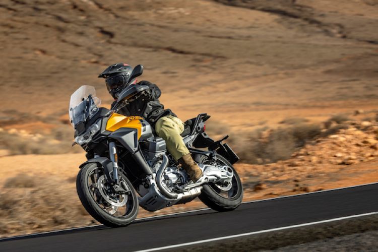 Tampilan Moto Guzzi Stelvio yang menjadi moor petualangan canggih dan tangguh