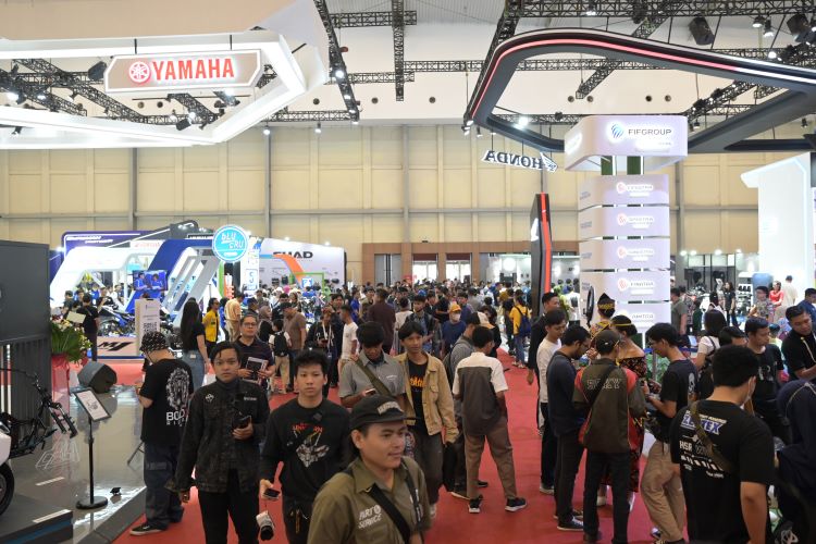 Ramai pameran IMOS 2023 yang banyak dikunjungi pecinta motor di Tanah Air