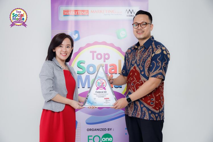 Marketing Communication Manager PT EMLI, Alvin Dwiyanto semringah menerima penghargaan Top Social Media Award 2024