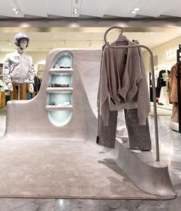 Menjejaki Perjalanan Vespa dalam Show Rinascente Rome di Via del Tritone