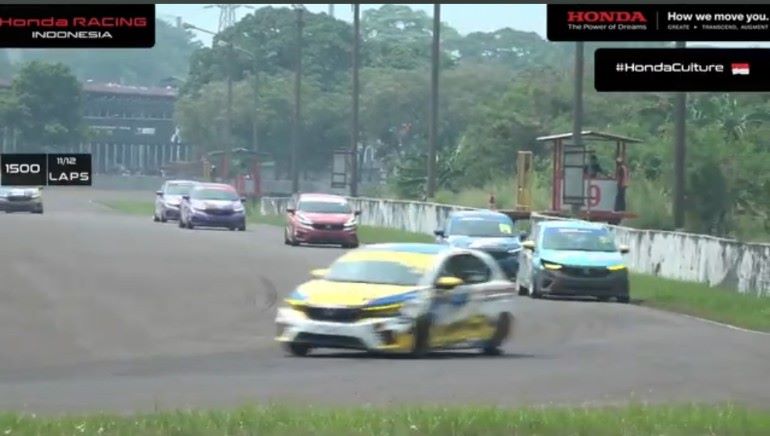 Fitra Eri memimpin balapan kelas ITCR 1.500 di lap ke 11 menuju lap terakhir