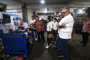 Daimler Truck Cares: DCVI Lanjutkan Komitmenya untuk Dukung Pendidikan di Indonesia