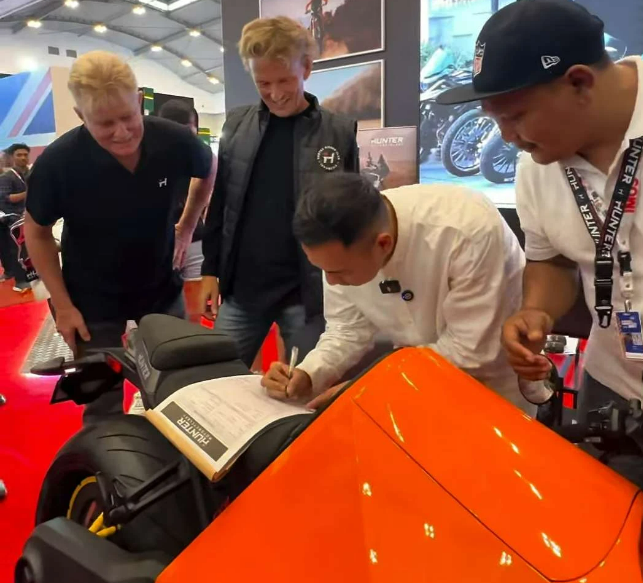 Raffi Ahmad Borong Motor Listrik Seharga Rp750 Juta di IMOS 2024, Gigi Setuju?