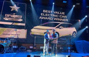 Gelar Best Value Electric Car Berhasil Disabet Wuling Cloud EV di Carvaganza Editors Choice Award 2024