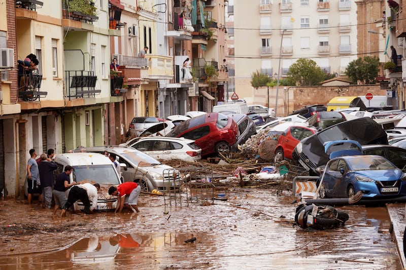Salah satu sudut Valencia akibat banjir bandang dua hari lalu. (Foto: ist)