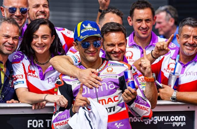 Gino Borsoi dan Jorge Martin, membalap dengan hati. (Foto; ist)