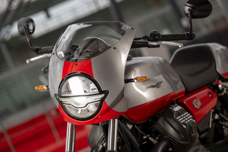 Tampilan keren Moto Guzzi V7 Stone Corsa yang menggoda