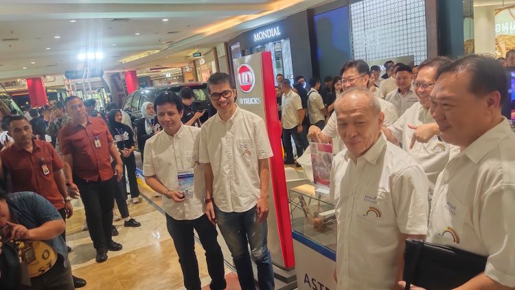 Petinggi Grup Astra dan Astra UD Trucks saat pembukaan Astra Auto Fest 2024