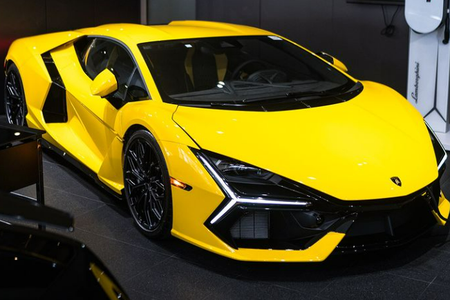 Lamborghini Revuelto Resmi Meluncur di Indonesia: Era Baru Supercar Hybrid dengan Tenaga Brutal