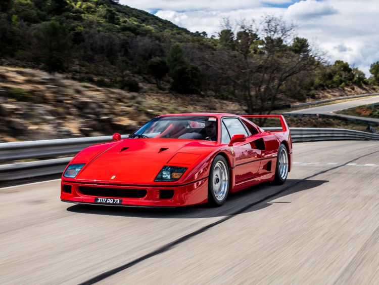 Tampilan Ferrari F40 yang menjadi salah satu model ikonik pabrikan mobil sport Italia