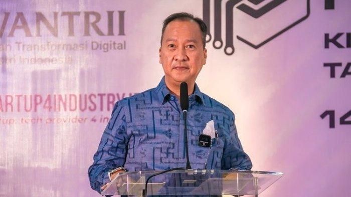 Menteri Perindustrian Agus Gumiwang Kartasasmita