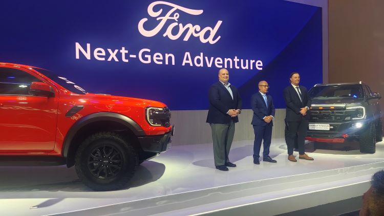 Petinggi Ford dan RMA Indonesia dalam peluncuran dua SUV tangguh untuk pecinta petualangan di Tanah Air