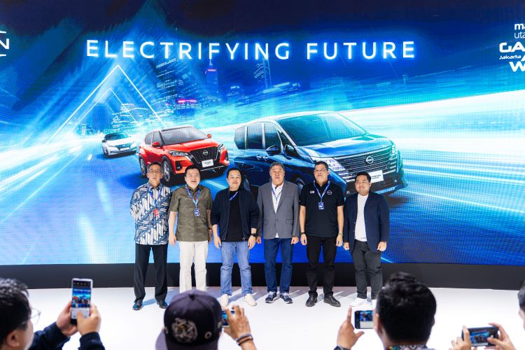 Para petinggi Indomobil dan Nissan ikut dalam konfrensi pers hari pertama GJAW 2024