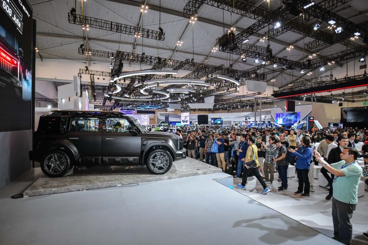 Chery J6 menjadi atensi jurnalis dan pengunjung pameran GJAW 2024