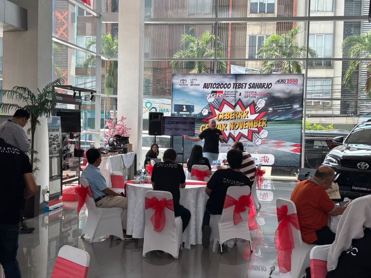 Pecinta brand GAZOO Racing (GR) di Indonesia hadir dalam Gebyar November di Auto2000 Tebet Saharjo