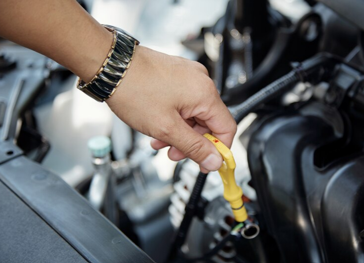 Cek Fakta: Benarkah Mobil Hybrid Tidak Perlu Ganti Oli? Ini Penjelasan Lengkapnya