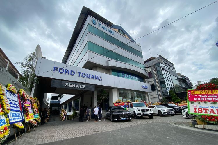 Salah satu dealer Ford yang melayani perawatan mobil konsumen di Jakarta Barat