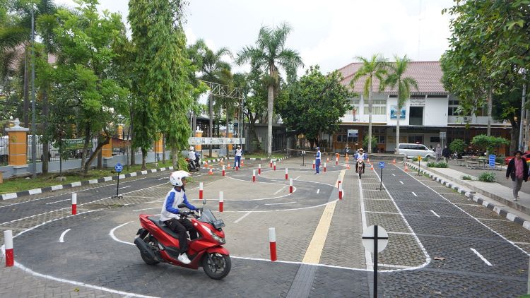 Mahasiswa di Yogyakarta ikut pelatihan safety riding Honda