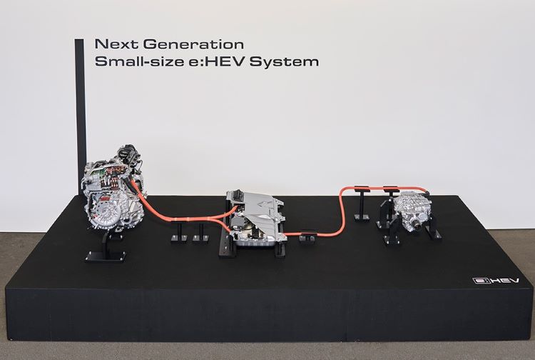 Model teknologi sistem hybrid Honda e:HEV untuk mobil baru Honda
