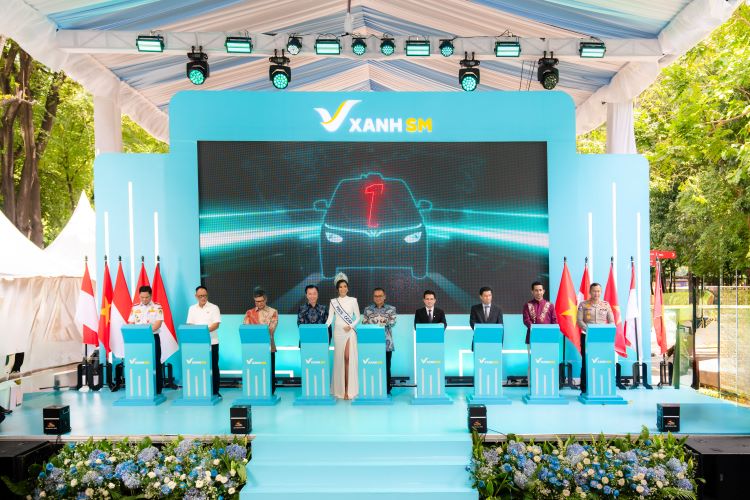 Seremoni penandatanganan partnership XANH SM dengan perusahaan raksasa di Indonesia