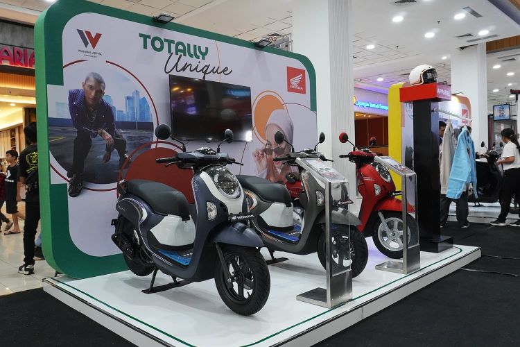 Deretan motor anyar New Honda Scoopy yang nongkrong di Teraskota, Tangerang Selatan
