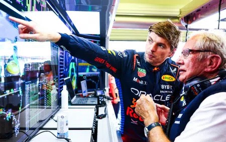 Max Verstappen dan Helmut Marko. (Foto: redbull)