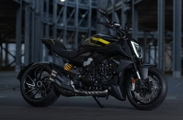 Diavel V4, Berani untuk Tampil Berbeda. Corak Baru 