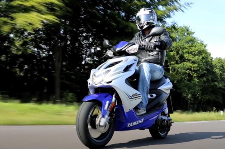 Yamaha Aerox R 50cc: Si Imut yang Keren dan Tetap Sporty, Gak Kalah dari Aerox Alpha!