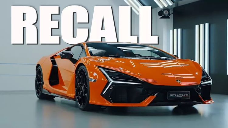 Lamborghini Revuelto yang sempat mengalami masalah pada sirkuit oli
