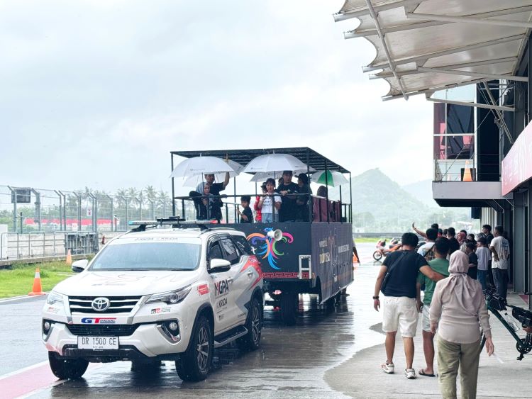 Masyarakat umum ramai mengunjungi Mandalika Circuit diakhir liburan awal tahun 2025