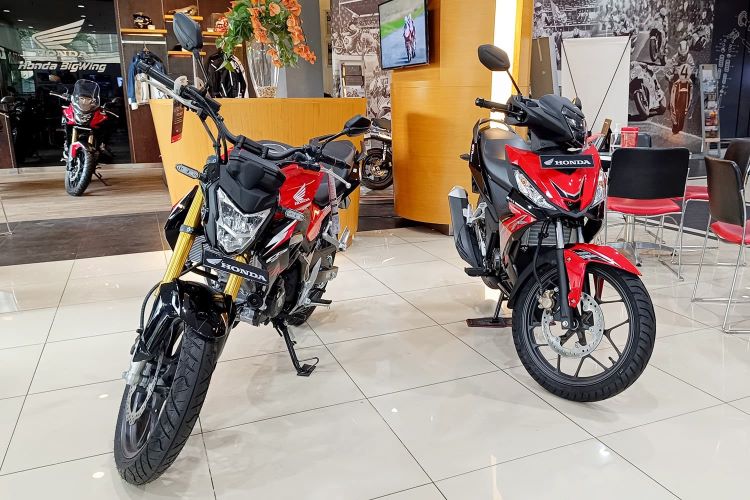 Deretan motor Honda di salah satu diler Wahana di Jakarta