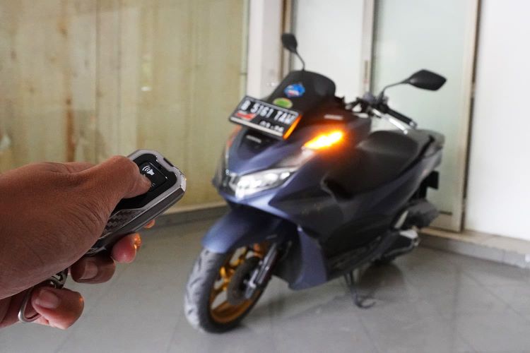 Pengguna Honda PCX aman dengan fitur Honda Smart Key System 