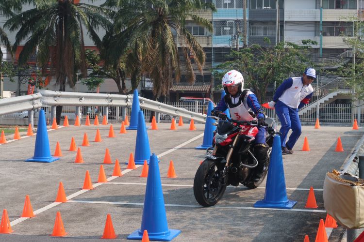 Instruktur safety Riding Honda Astra Motor menjajal trek dalam kompetisi Level Asia & Oceania