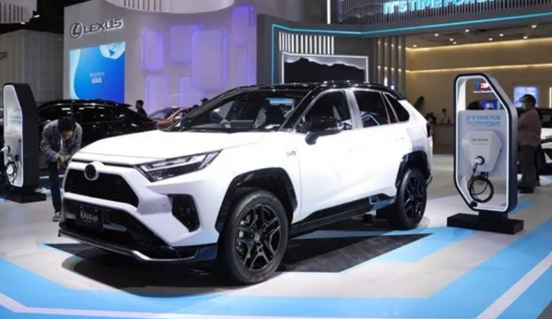 Ini Dia Perbedaan Utama PHEV dan Mobil Hybrid Konvensional yang Harus Kamu Tahu