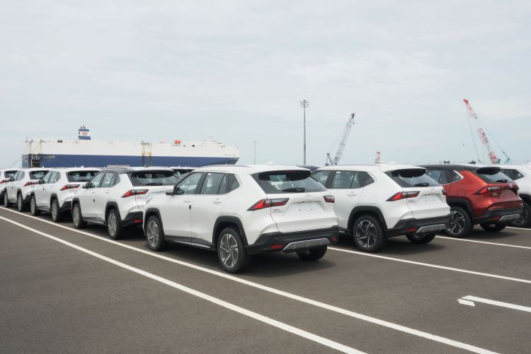 Mobil Toyota siap dikapalkan ke berbagai negara tujuan ekspor